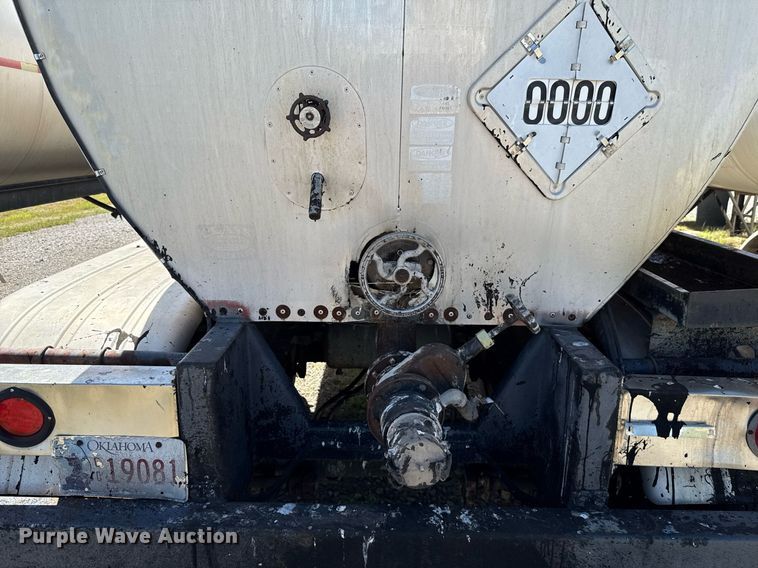 image for item DT6630 1986 Polar Tank Trailers G2-7497 tank trailer