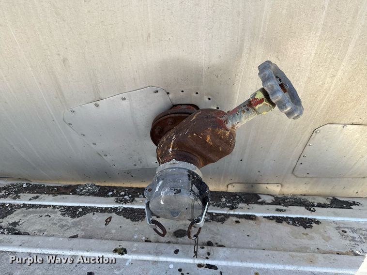 image for item DT6630 1986 Polar Tank Trailers G2-7497 tank trailer