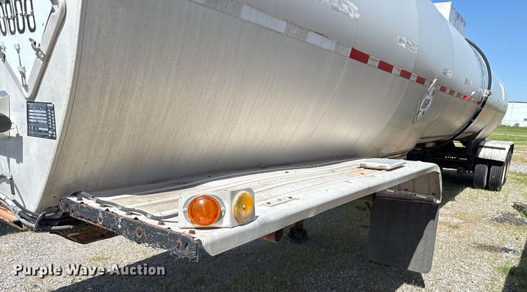 image for item DT6630 1986 Polar Tank Trailers G2-7497 tank trailer