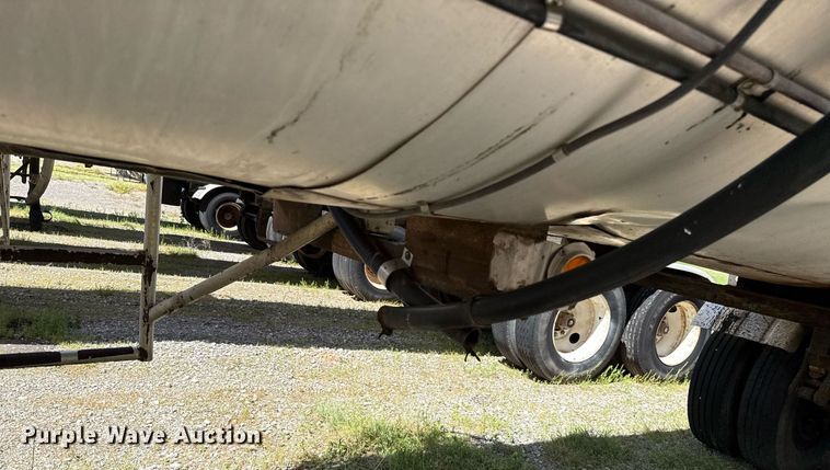 image for item DT6630 1986 Polar Tank Trailers G2-7497 tank trailer