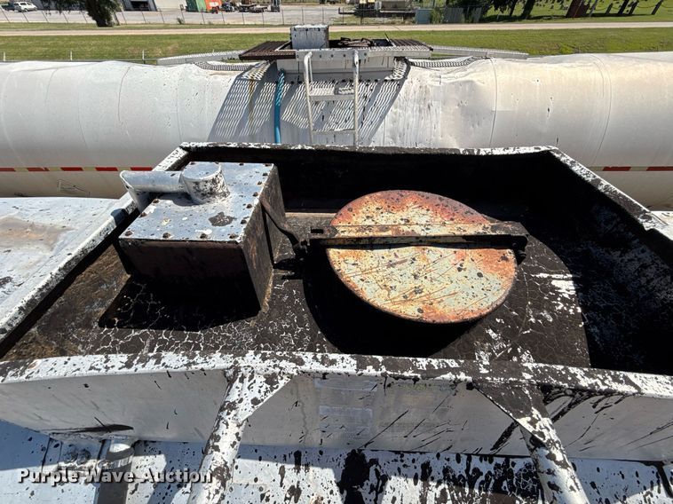 image for item DT6630 1986 Polar Tank Trailers G2-7497 tank trailer