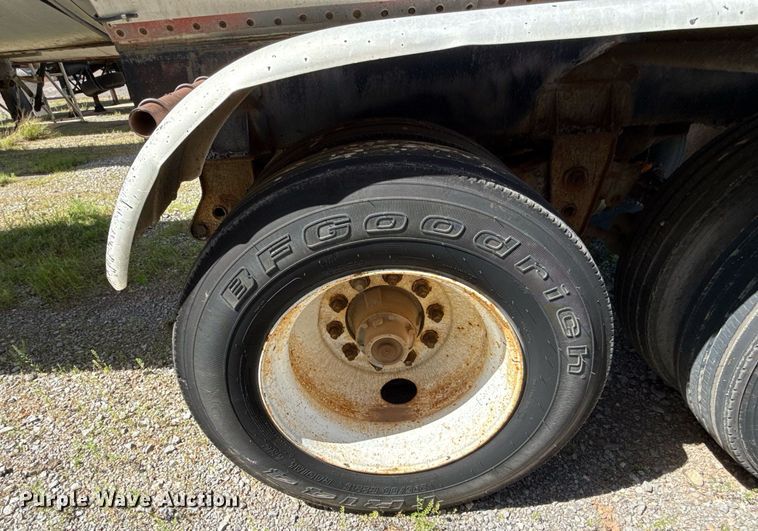 image for item DT6630 1986 Polar Tank Trailers G2-7497 tank trailer