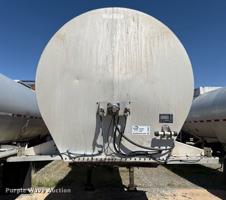 image for item DT6631 1992 Harmon Tank Company 1N11S1 tank trailer