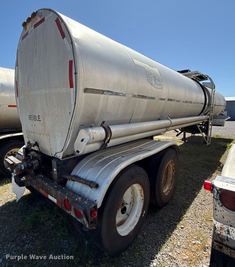image for item DT6631 1992 Harmon Tank Company 1N11S1 tank trailer