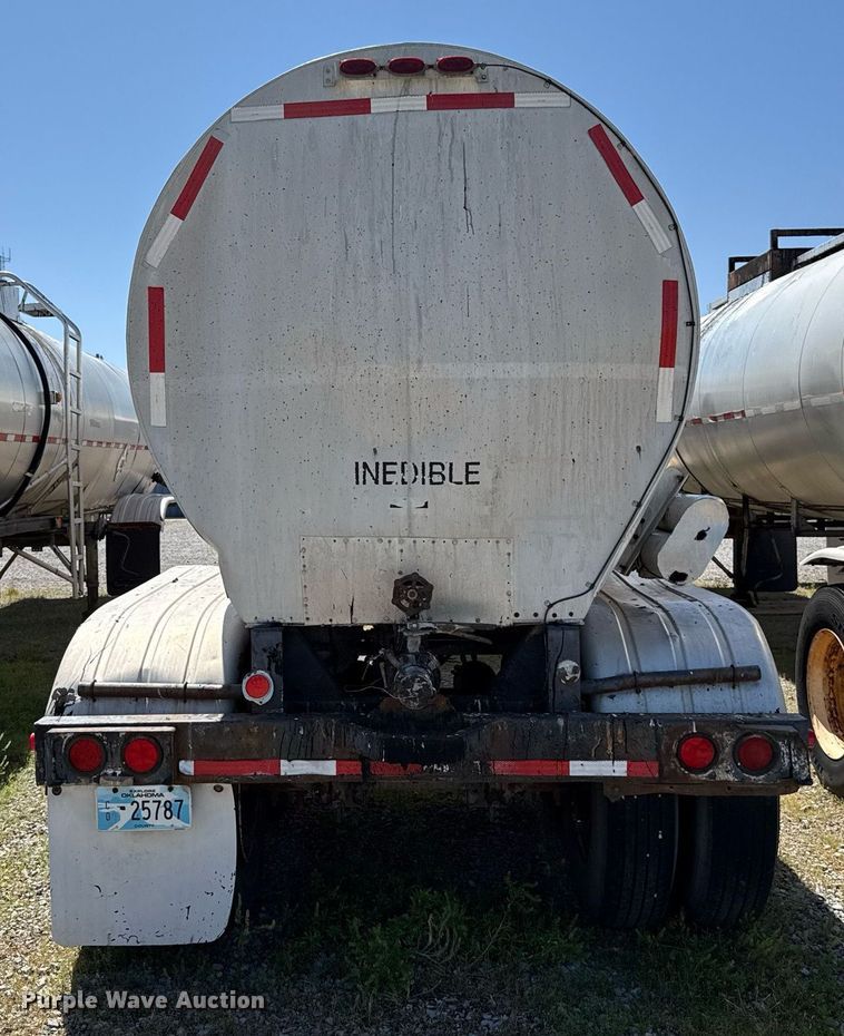 image for item DT6631 1992 Harmon Tank Company 1N11S1 tank trailer