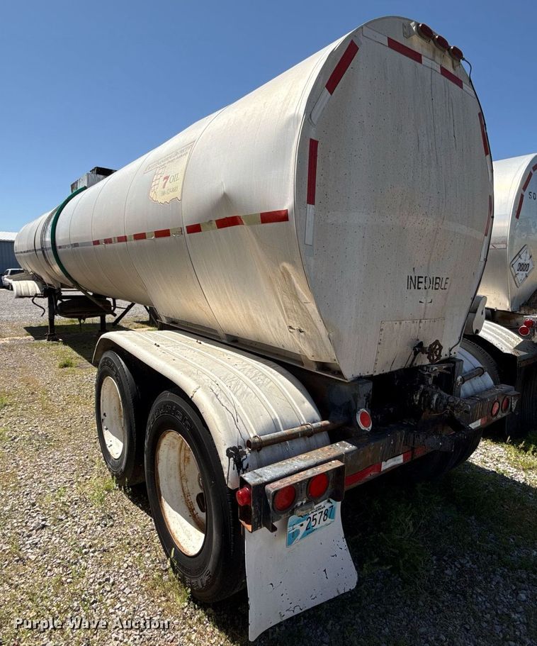 image for item DT6631 1992 Harmon Tank Company 1N11S1 tank trailer