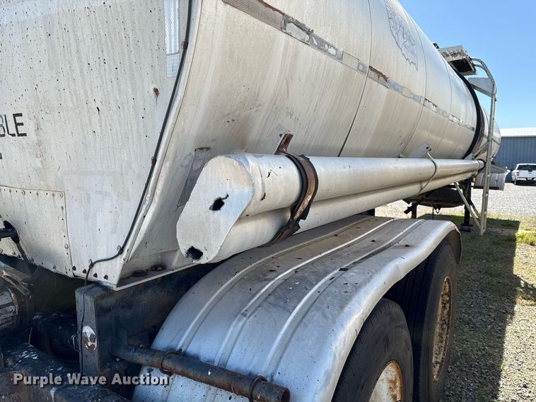 image for item DT6631 1992 Harmon Tank Company 1N11S1 tank trailer