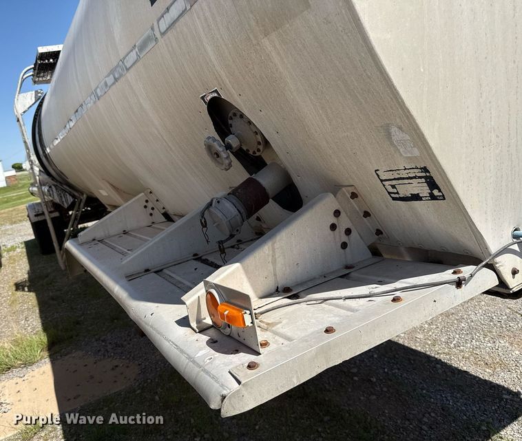 image for item DT6631 1992 Harmon Tank Company 1N11S1 tank trailer