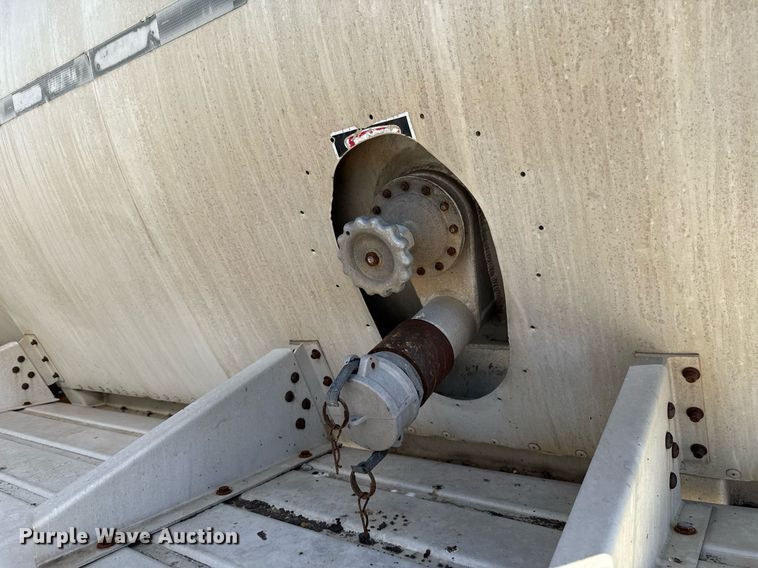 image for item DT6631 1992 Harmon Tank Company 1N11S1 tank trailer