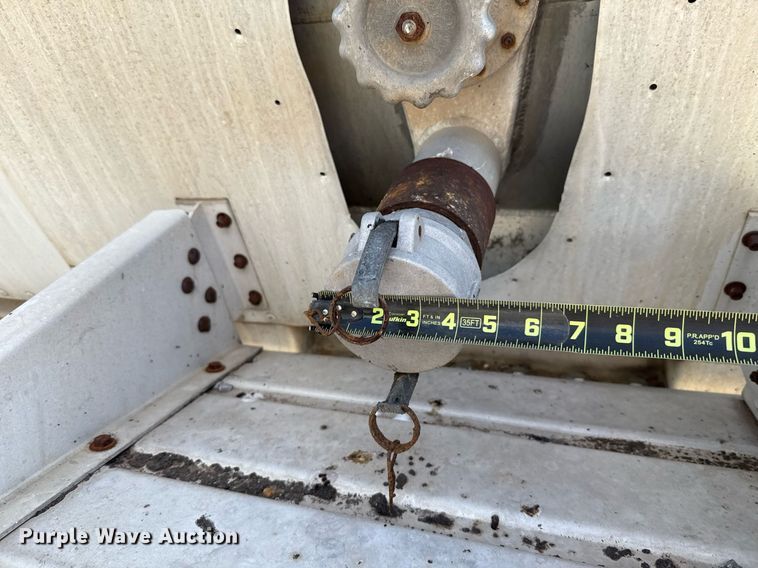 image for item DT6631 1992 Harmon Tank Company 1N11S1 tank trailer