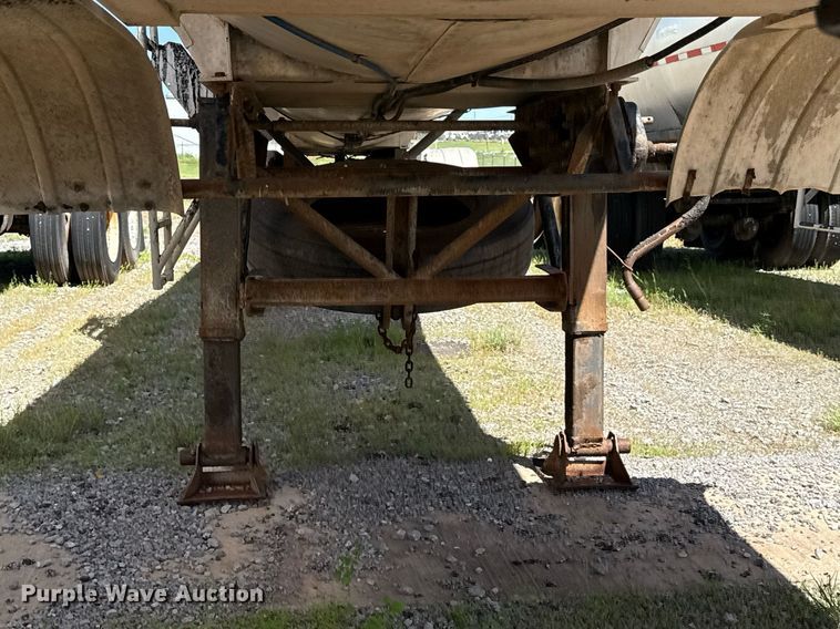 image for item DT6631 1992 Harmon Tank Company 1N11S1 tank trailer