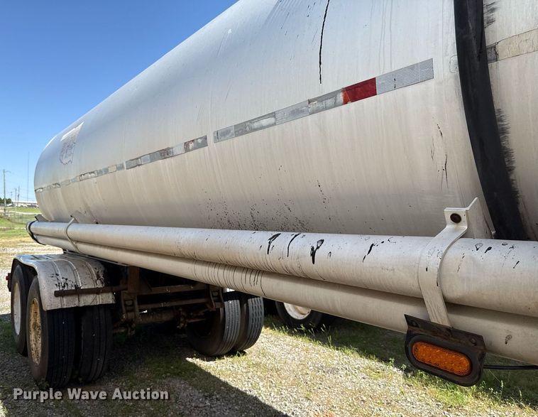 image for item DT6631 1992 Harmon Tank Company 1N11S1 tank trailer