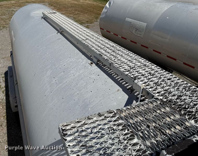 image for item DT6631 1992 Harmon Tank Company 1N11S1 tank trailer