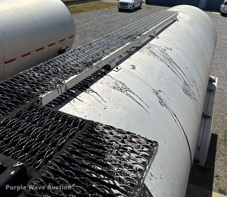 image for item DT6631 1992 Harmon Tank Company 1N11S1 tank trailer