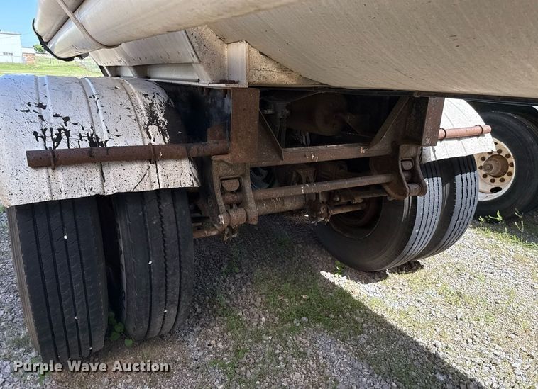 image for item DT6631 1992 Harmon Tank Company 1N11S1 tank trailer