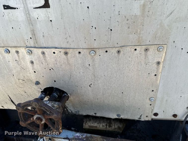 image for item DT6631 1992 Harmon Tank Company 1N11S1 tank trailer