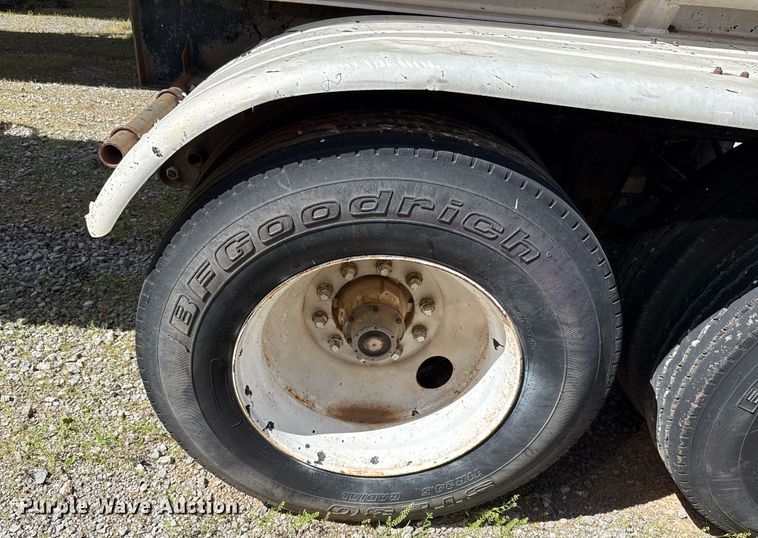 image for item DT6631 1992 Harmon Tank Company 1N11S1 tank trailer