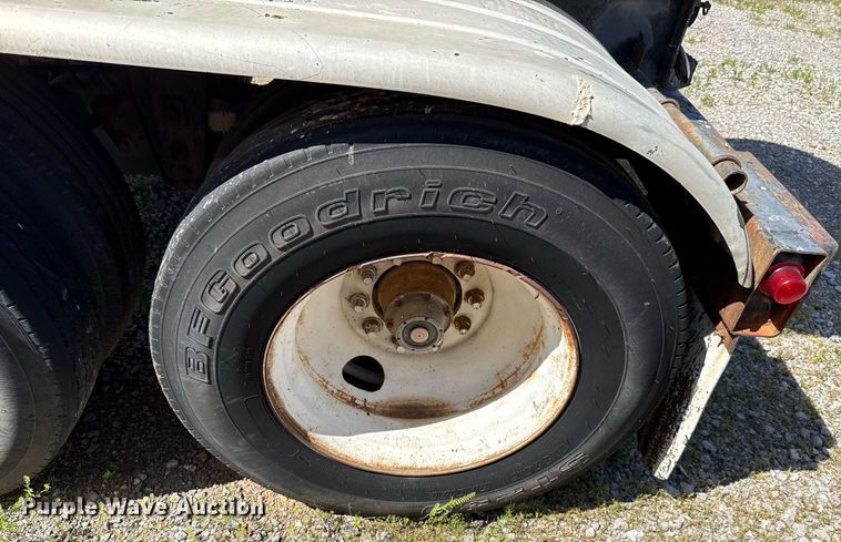 image for item DT6631 1992 Harmon Tank Company 1N11S1 tank trailer