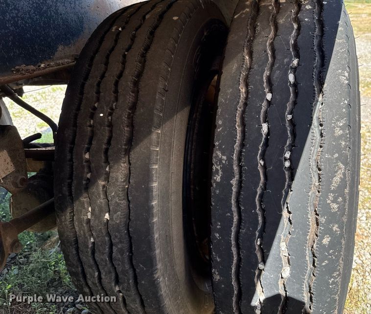 image for item DT6631 1992 Harmon Tank Company 1N11S1 tank trailer