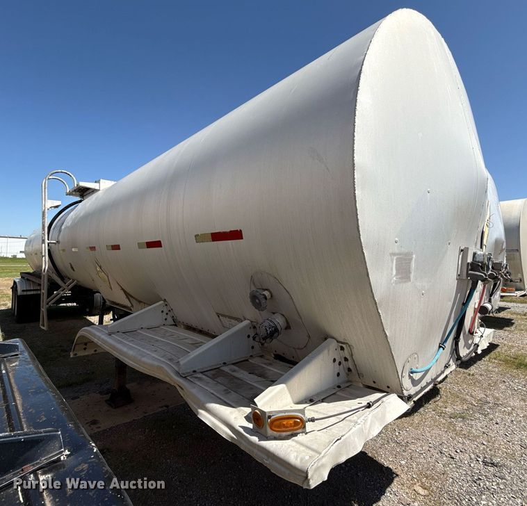 image for item DT6633 1985 Harmon Tank Company tank trailer
