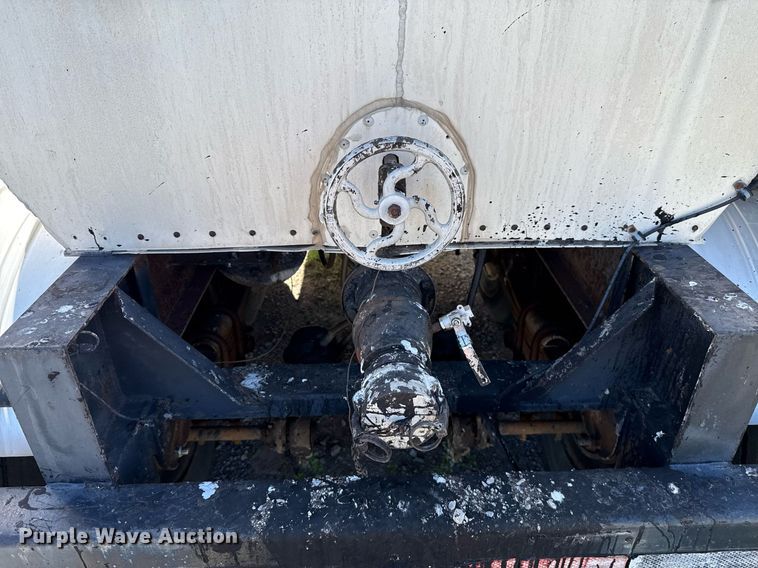 image for item DT6633 1985 Harmon Tank Company tank trailer