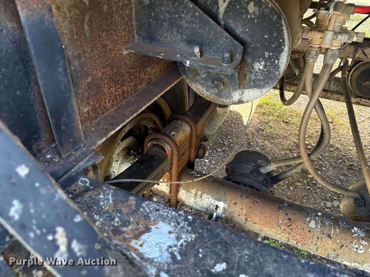 image for item DT6633 1985 Harmon Tank Company tank trailer