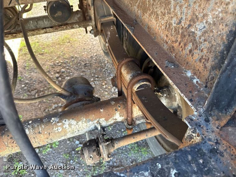 image for item DT6633 1985 Harmon Tank Company tank trailer