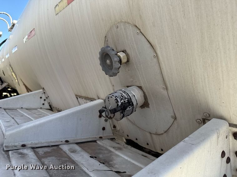 image for item DT6633 1985 Harmon Tank Company tank trailer