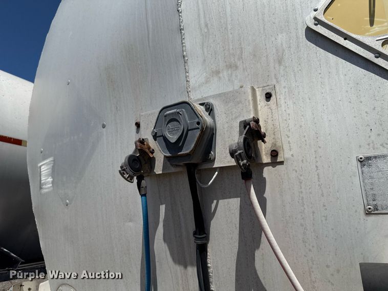 image for item DT6633 1985 Harmon Tank Company tank trailer