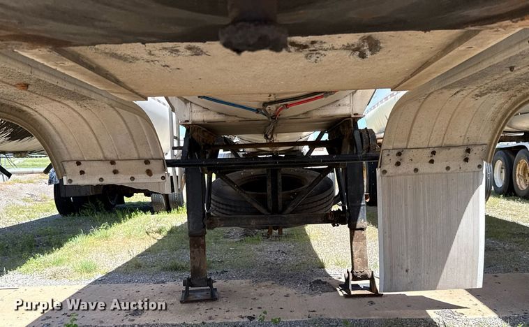 image for item DT6633 1985 Harmon Tank Company tank trailer