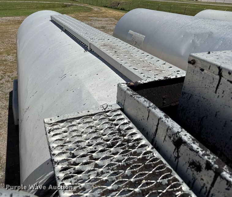 image for item DT6633 1985 Harmon Tank Company tank trailer