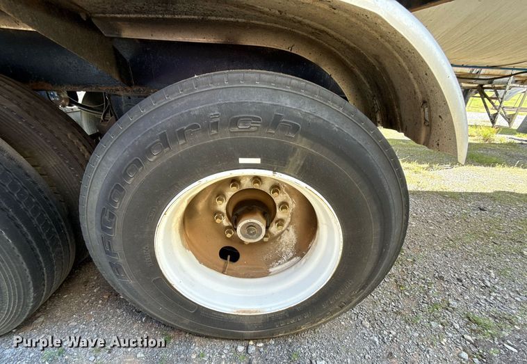 image for item DT6633 1985 Harmon Tank Company tank trailer