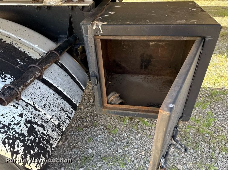 image for item DT6634 1985 Harmon Tank Company tank trailer