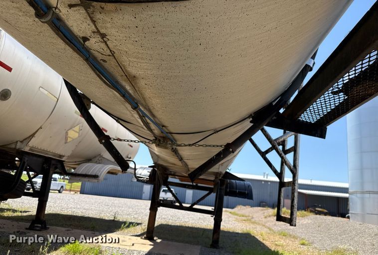 image for item DT6634 1985 Harmon Tank Company tank trailer