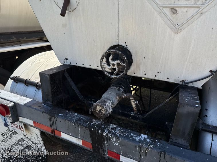 image for item DT6634 1985 Harmon Tank Company tank trailer