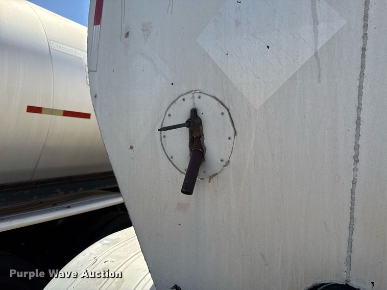 image for item DT6634 1985 Harmon Tank Company tank trailer