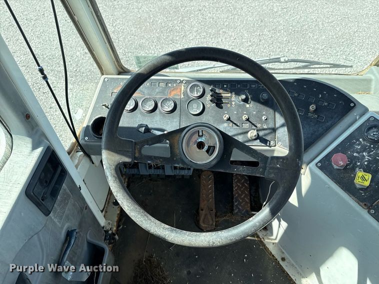 image for item DT6635 Ottawa 30 yard truck