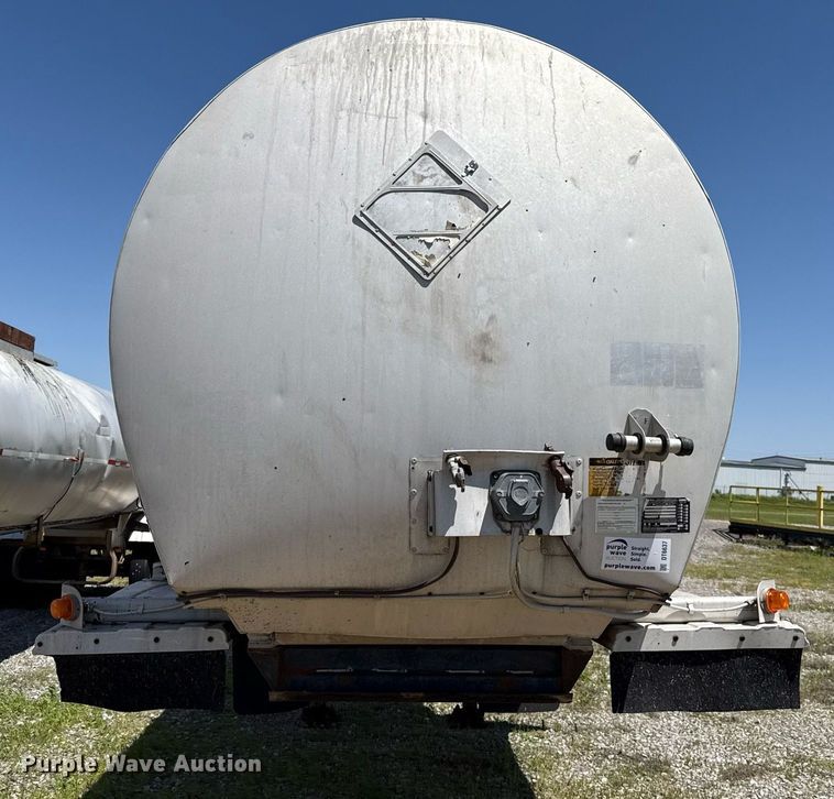 image for item DT6637 1980 Fruehauf tank trailer