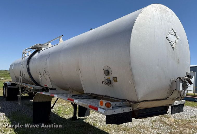 image for item DT6637 1980 Fruehauf tank trailer