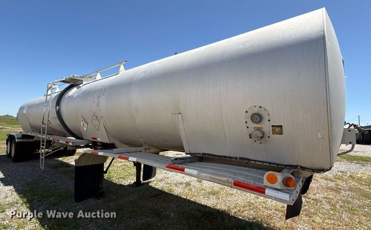 image for item DT6637 1980 Fruehauf tank trailer