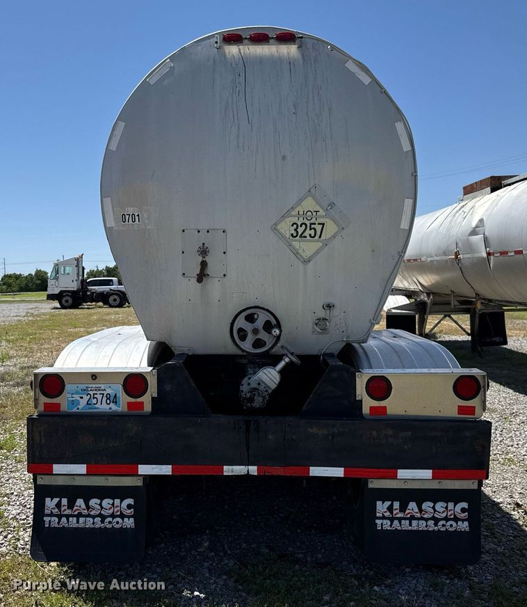 image for item DT6637 1980 Fruehauf tank trailer