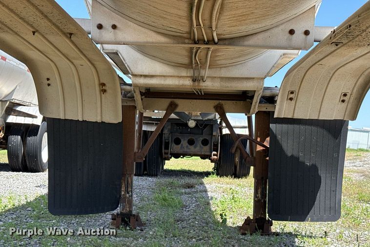 image for item DT6637 1980 Fruehauf tank trailer