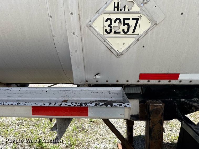 image for item DT6637 1980 Fruehauf tank trailer