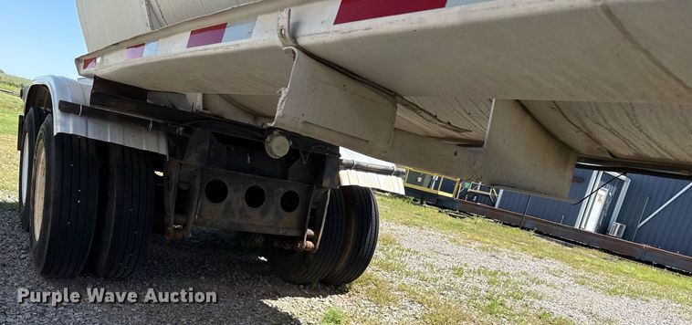 image for item DT6637 1980 Fruehauf tank trailer