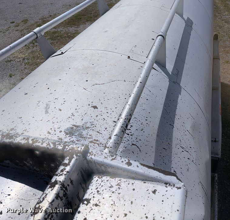 image for item DT6637 1980 Fruehauf tank trailer