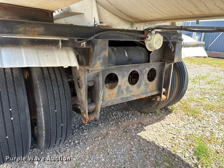 image for item DT6637 1980 Fruehauf tank trailer