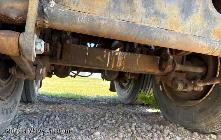 image for item DT6637 1980 Fruehauf tank trailer