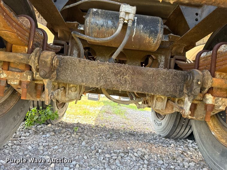 image for item DT6637 1980 Fruehauf tank trailer