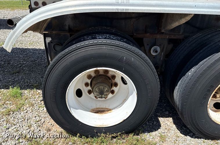 image for item DT6637 1980 Fruehauf tank trailer