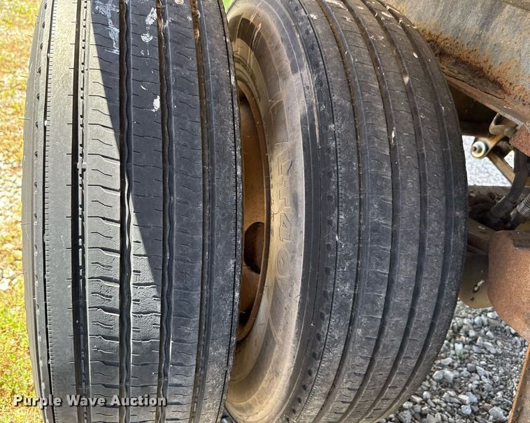 image for item DT6637 1980 Fruehauf tank trailer